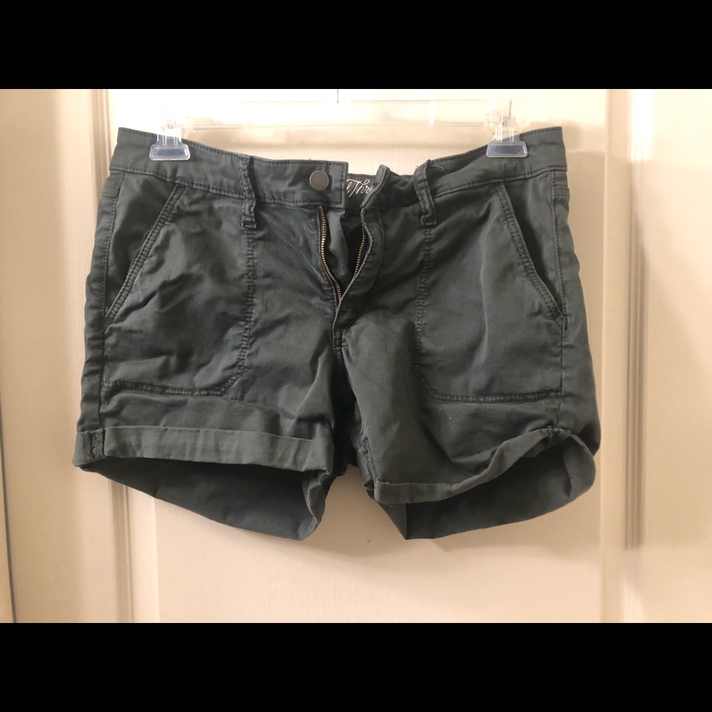 Universal Thread size 10/30 cargo shorts
